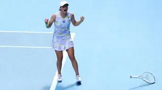 Iga Świątek celebrates winning Australian Open quarter-final