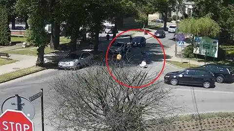 Położył portfel na dachu, zapomniał o nim i ruszył. Pieniądze z drogi pozbierali świadkowie i oddali policji