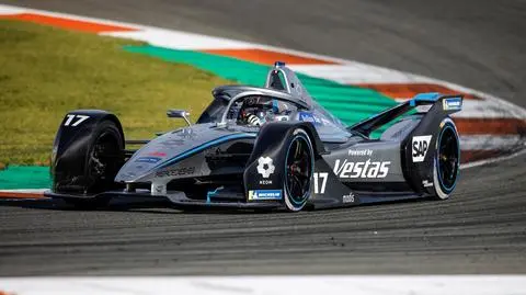 Mistrz świata triumfalnie otworzył nowy sezon Formuły E