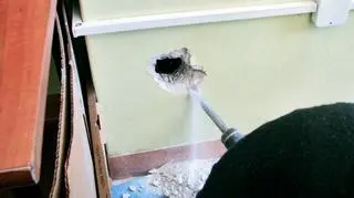 Strażacy i kominiarze zajmowali się uwolnieniem kota