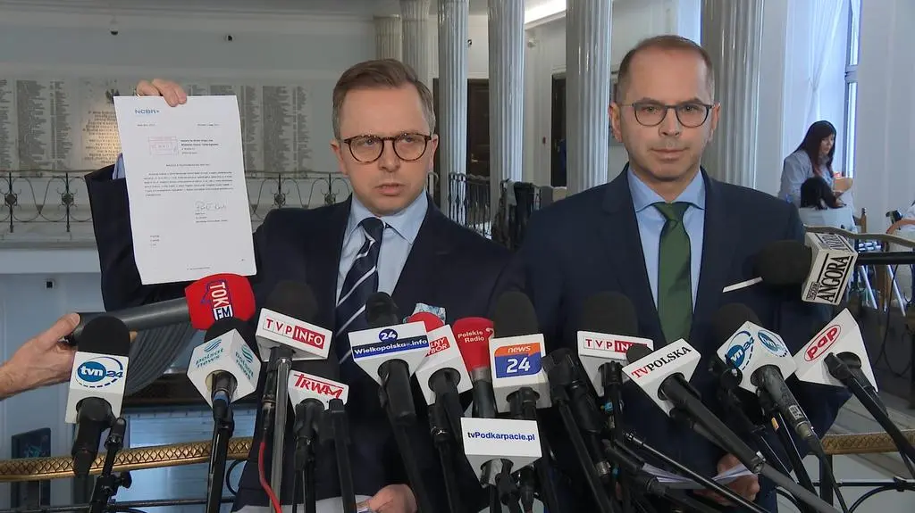Dariusz Joński i Michał Szczerba na konferencji prasowej