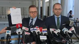 Dariusz Joński i Michał Szczerba na konferencji prasowej