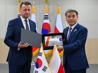 Wicepremier i szef MON Mariusz Błaszczak oraz szef MON Korei Południowej Lee Jong-sup