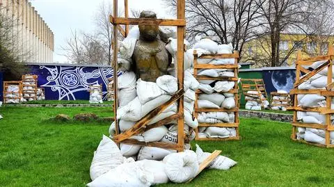 Worki z piaskiem chronią antyczny pomnik ze scytyjskiego złota w Dnieprze