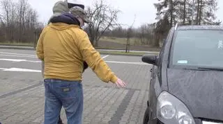 Auto uderzyło bokiem w barierki