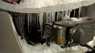 Oblodzony pociąg we Wrocławiu