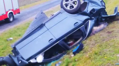 Zjechała na przeciwległy pas i zderzyła się z ciężarówką. 28-latka nie żyje, jej sześcioletni syn trafił do szpitala