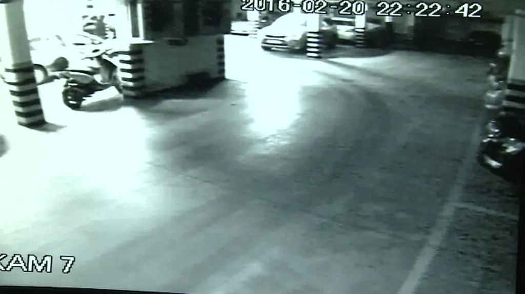 Na parkingu pojawiło się dwóch mężczyzn 