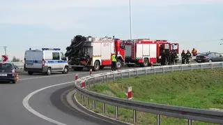 Strażacy usuwali mydło, które wyciekło ze zbiornika pojazdu