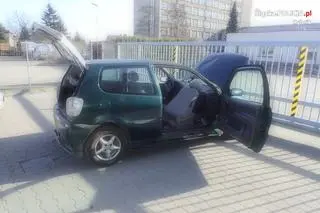 Uciekał policji samochodem, na koniec jeszcze pieszo