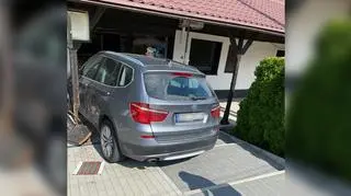 Kobieta wjechała samochodem w witrynę sklepu mięsnego