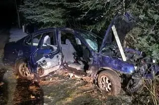 Stracił panowanie nad autem i wjechał w ogrodzenie 