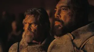 Josh Brolin jako Gurney Halleck i Javier Bardem jako Stilgar