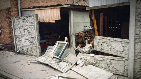 20-latek wjechał w betonowy płot