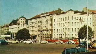 Plac przed  Dworcem Głównym z widokiem na ul