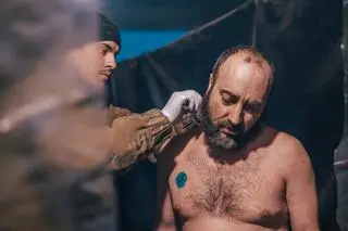 Opatrywanie ran wewnątrz Azowstalu