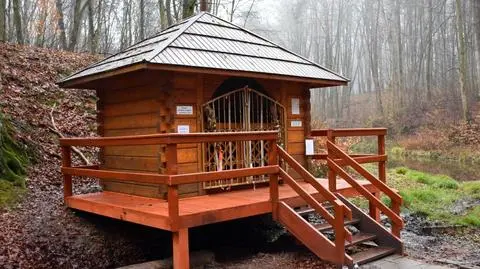 Odnowili leśną kapliczkę wzniesioną, by upamiętnić kardynała Wyszyńskiego