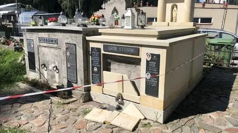 Zniszczony grobowiec na cmentarzu parafialnym w Brzesku