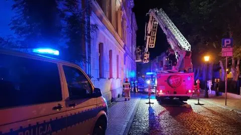 Cztero- i siedmiolatek zamknięci w domu, "wołali o pomoc". Matka wyszła na piwo