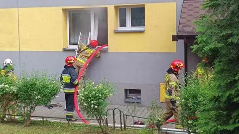Tragiczny pożar. Z bloku ewakuowano 19 osób