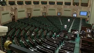 Poseł Marcin Józefaciuk podczas wygłaszania oświadczenia poselskiego
