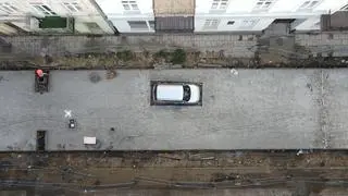 Auto oblane betonem na ulicy Legionów w Łodzi