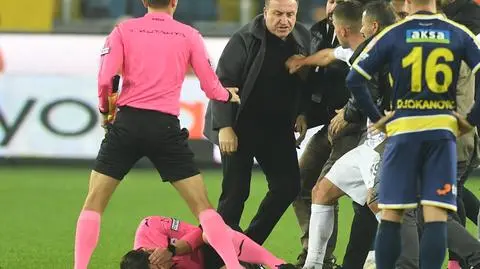 Nie tylko brutalny cios. Skandaliczne słowa w kierunku zaatakowanego sędziego