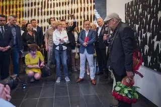 Artysta pytany o to, czego mu życzyć, powiedział że czasu, którego wciąż mu brakuje