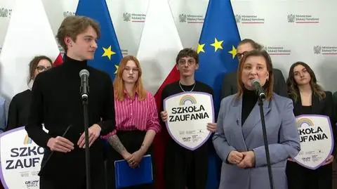 2404N362XR PIS DNZ WAGNER LGBT