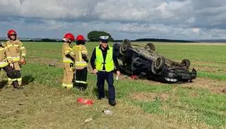 Zasłabł za kierownicą. Jego samochód dachował