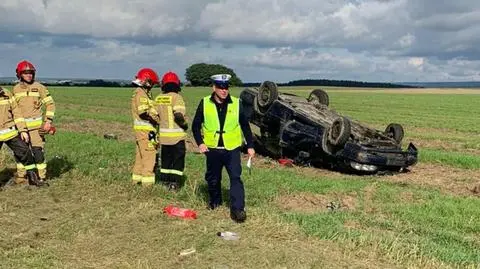 Zasłabł za kierownicą. Jego samochód dachował