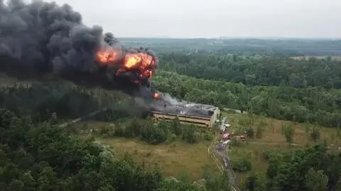 Groźny pożar chemikaliów. Strażacy monitorują pogorzelisko