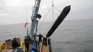 Torpedy z dna zatoki podjął ORP "Mewa"