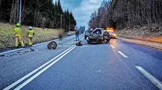 Czołowe zderzenie na DK 8 w Bardzie (woj. dolnośląskie)