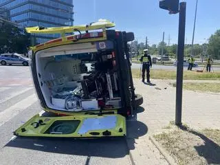 Wypadek z udziałem karetki pogotowia