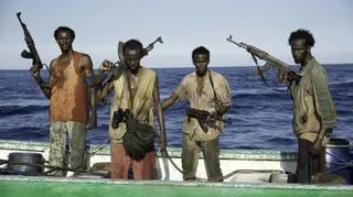 Barkhad Abdi (drugi od lewej)