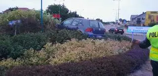 Auto zatrzymało się na wysepce