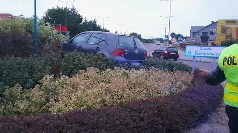 Auto zatrzymało się na wysepce