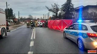Dwaj kierowcy zginęli w czołowym zderzeniu aut w Porębie k. Zawiercia