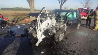 Czołowe zderzenie na dk 45 w okolicy miejscowości Zawada