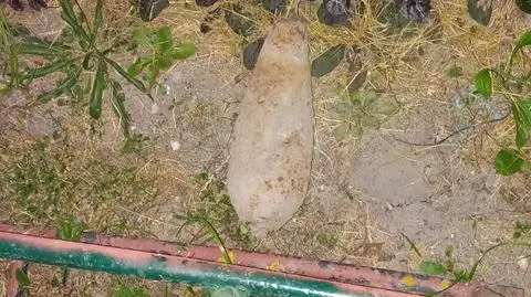 Kids found unexploded artillery shell and carried it home