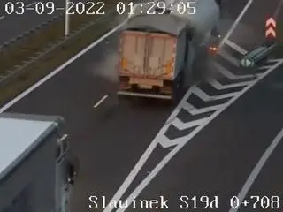 Ciężarówka wjechała w cysternę 