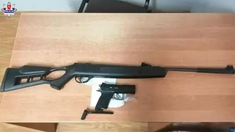 Policja zabezpieczyła dwie sztuki broni. Wstępie ustalono, że to wiatrówki