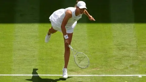 Świątek uporała się z kłopotami w drugim secie. Udany początek Wimbledonu