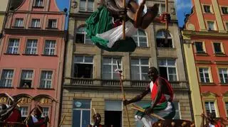 Królewscy bębniarze z Burundi wystąpili na wrocławskim rynku