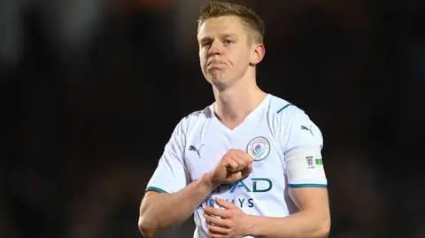 Ukraiński piłkarz z opaską kapitana Manchesteru City na znak wsparcia