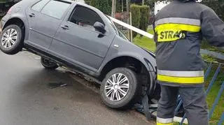 Policjant pomógł wydostać się kierowcy