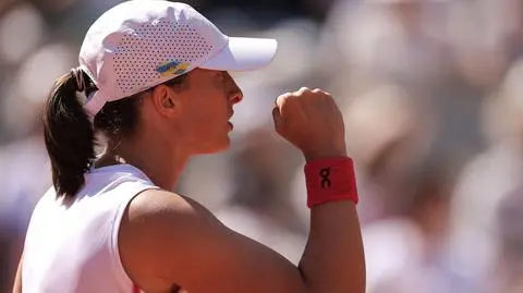 Roland Garros: Iga Świątek cruises past Wang Xinyu in just 51 minutes