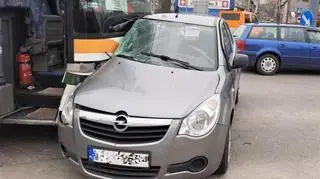 Samochód osobowy zderzył się z autobusem