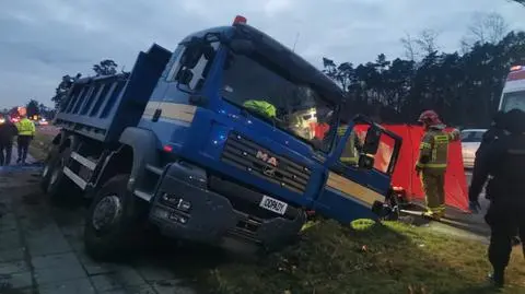 Śmiertelny wypadek w Łasku. Nie żyje kierowca